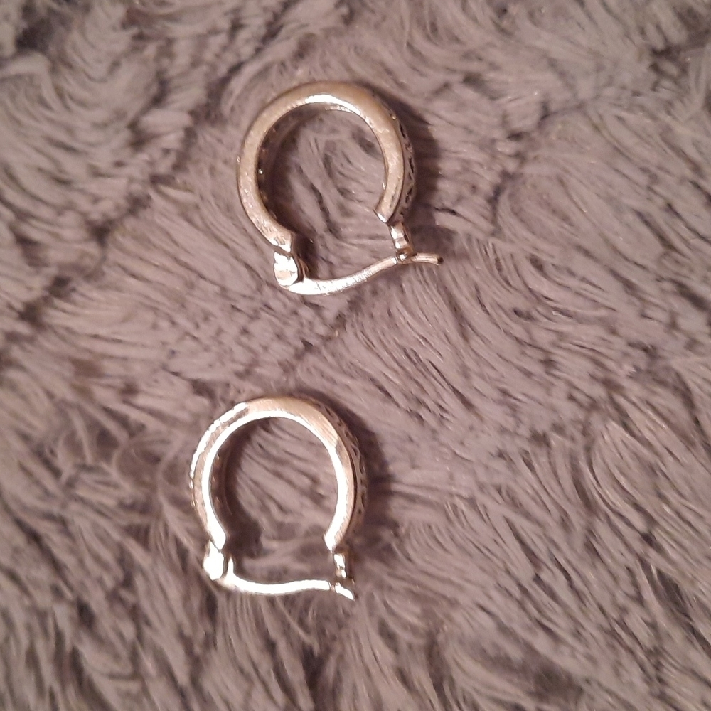 𝅺EARRINGS - Picture 2 of 2